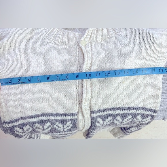 Very Warm button down pure wool hand made sweater in off white colour, Size M - Picture 4 of 4